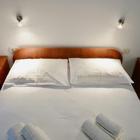 Sesar Apartments Krk - No. 1 Iva Кърк Екстериор снимка
