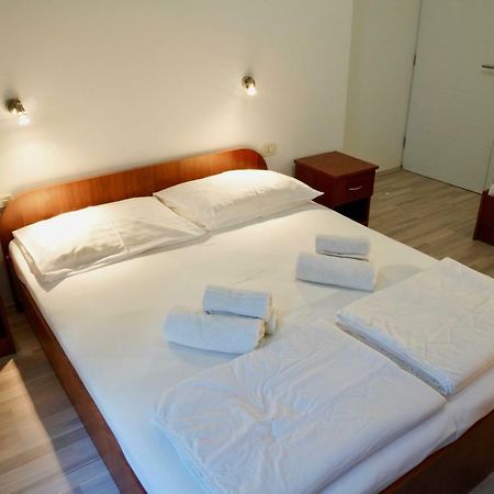 Sesar Apartments Krk - No. 1 Iva Кърк Екстериор снимка