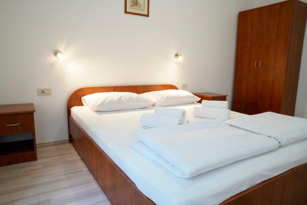 Sesar Apartments Krk - No. 1 Iva Кърк Екстериор снимка