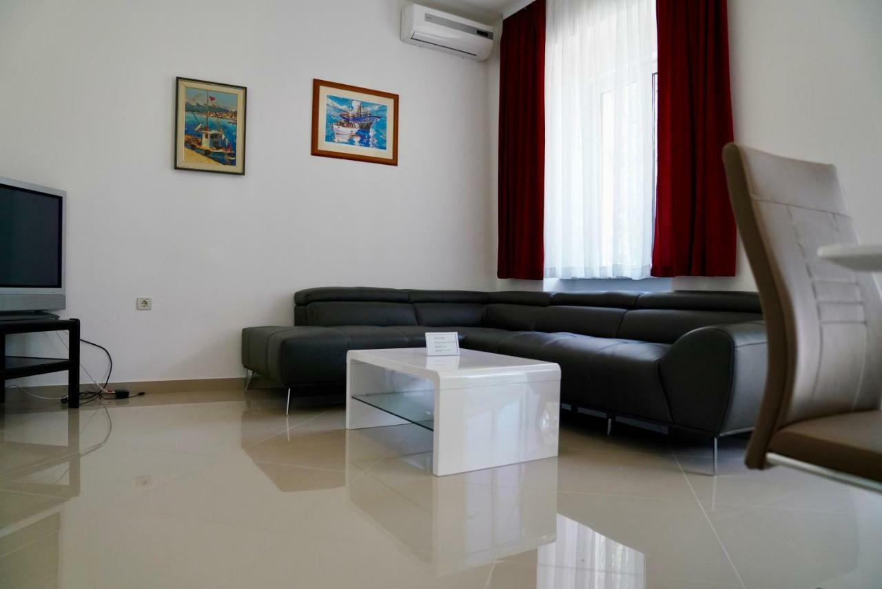 Sesar Apartments Krk - No. 1 Iva Кърк Екстериор снимка