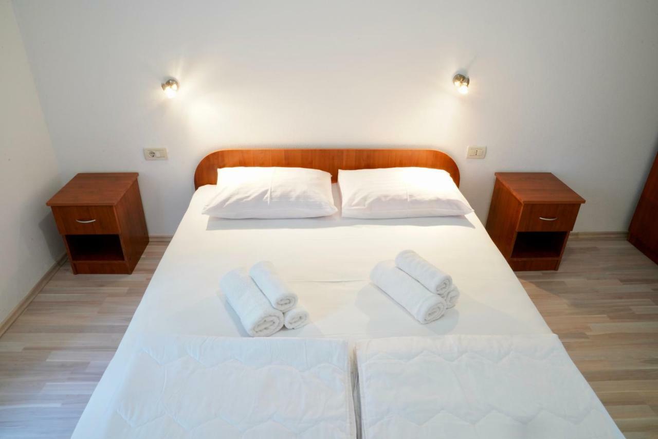 Sesar Apartments Krk - No. 1 Iva Кърк Екстериор снимка