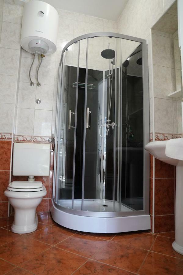 Sesar Apartments Krk - No. 1 Iva Кърк Екстериор снимка